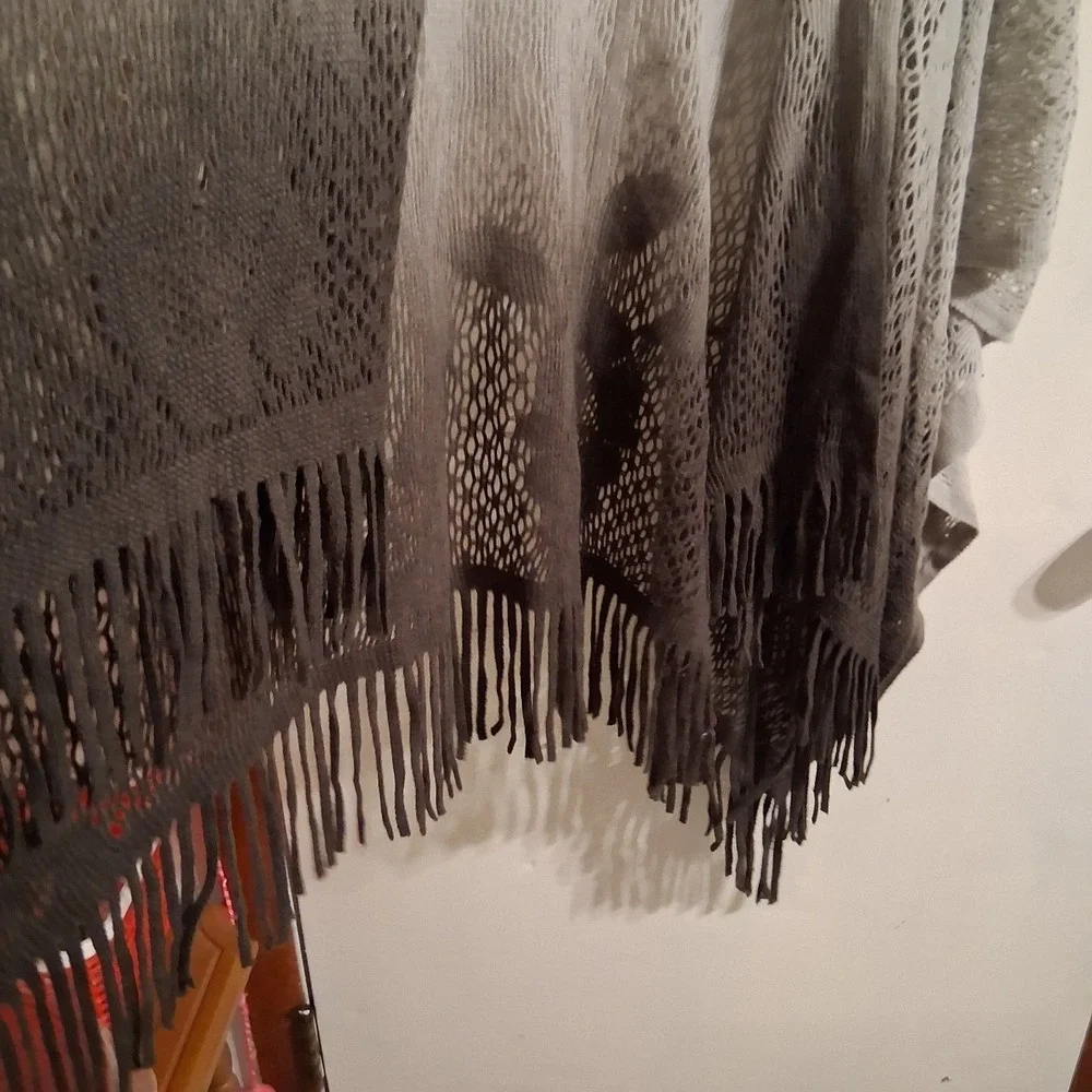 Witchy Boho Whimsigoth Knit Fringe Shawl Black Gray Ombre EUC‎ OSFM